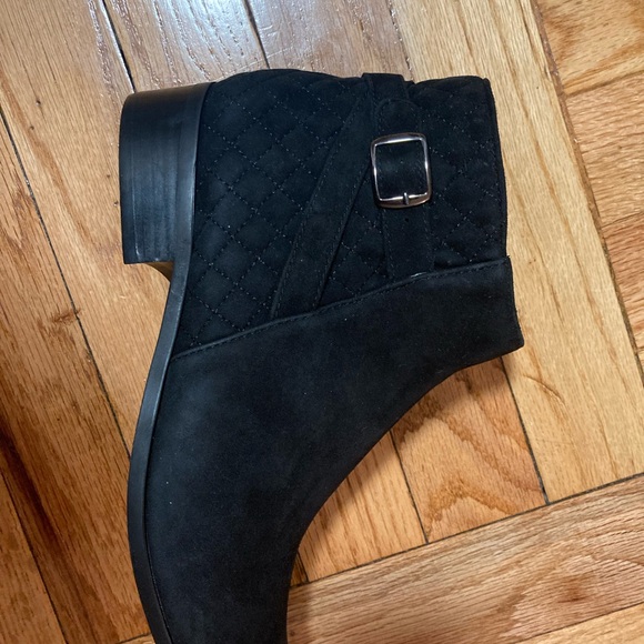 BRAND NWOT Black Suede Booties Women’s size 7.5 - Picture 5 of 7